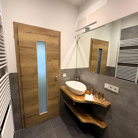Schlossblick Ii - Exklusive Zirbenherz Und Zirbennest, Parkplatz, Smart-tv, Wlan Apartment *